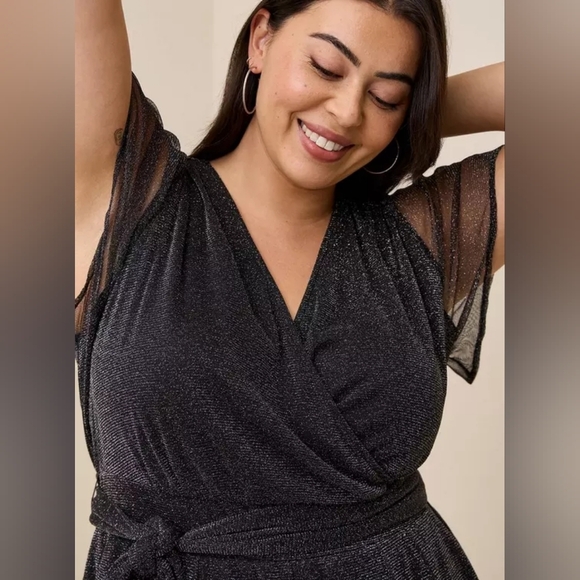 TORRID Glitter Lurex Flutter Sleeve Surplice Romper Size 2 = 2X Black - Picture 4 of 13